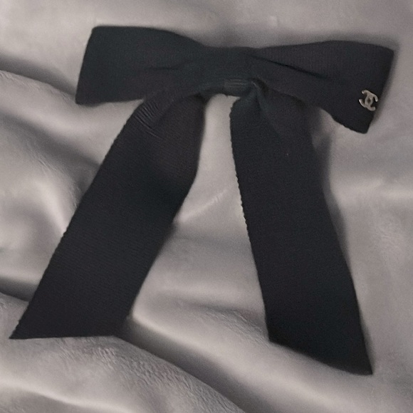 CHANEL Logo Hairbow - Picture 1 of 6
